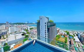 Central Pattaya - Sea View Large Balcony Condo With Infinity Pool